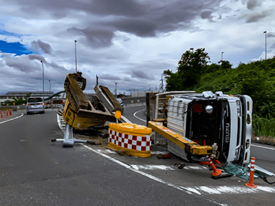 道路上での横転事故