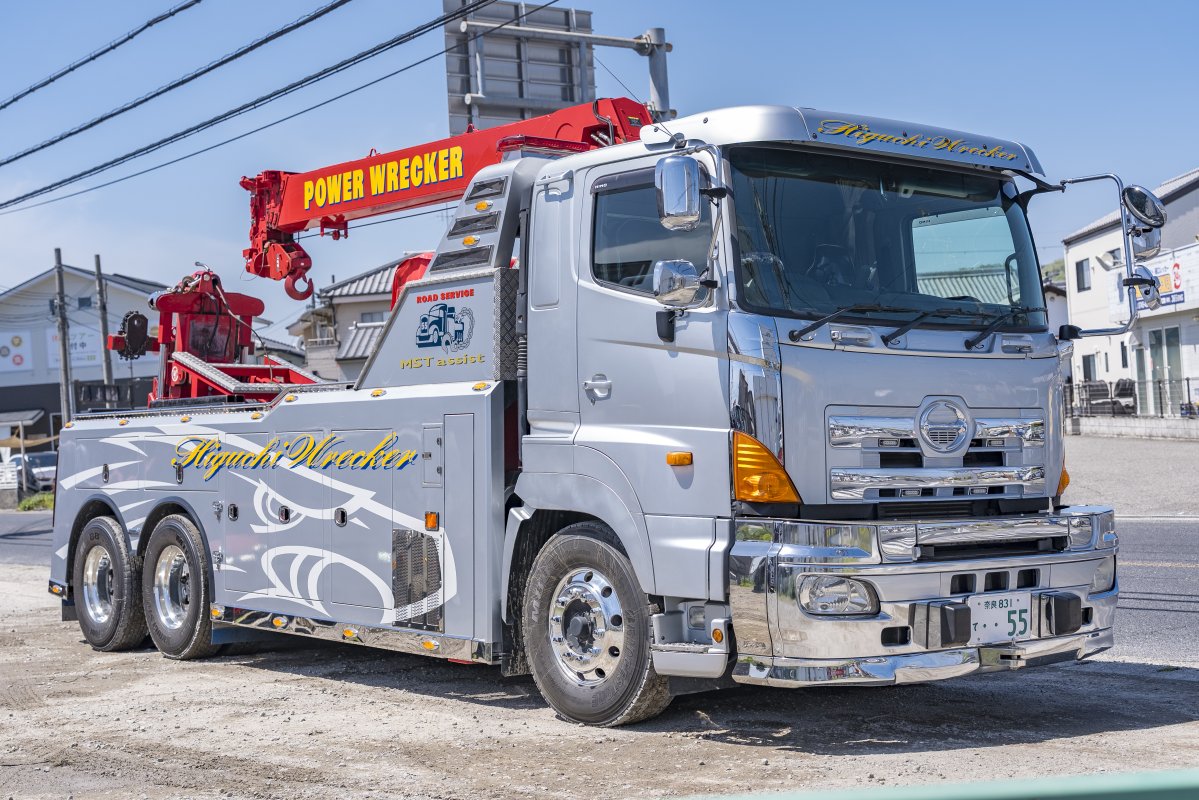 大型レッカー車